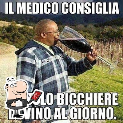 Guarda gli esterni di Ari Bar