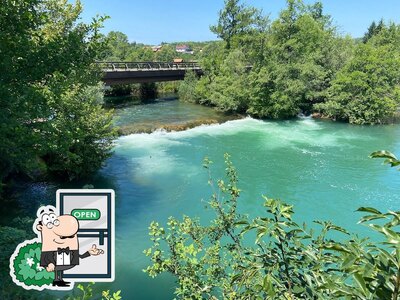 Guarda gli esterni di Bistro Brig