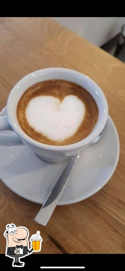 Goditi un drink alla pizzeria Restaurant Amfora