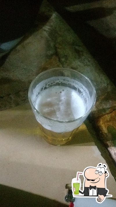 Desfrute de uma bebida no Bar do Sabirú