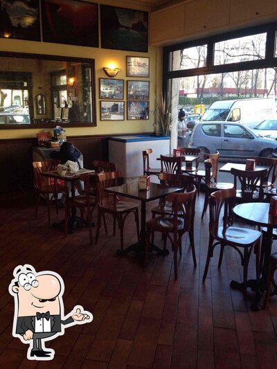 Siediti a un tavolo di Bar Little Italy