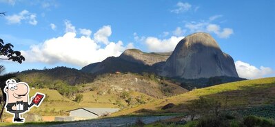 Veja imagens do exterior do Pedra azul