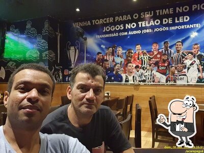 O interior do Localizando drinks