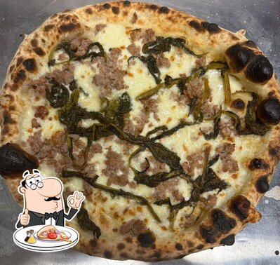 A Pizzeria Perla Nera, puoi provare una bella pizza