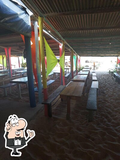 Sente em uma das mesas no Kiosk Delícia