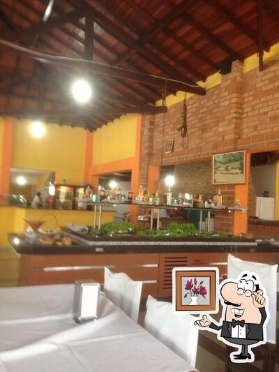 O interior do churrascaria chaminé grill