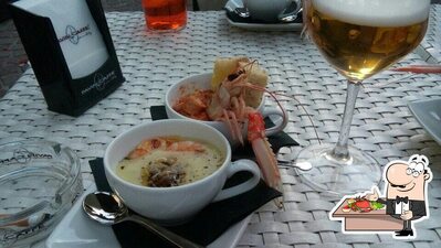 Prenditi tra i molti prodotti di cucina di mare proposti al pub & bar Caffè Milano