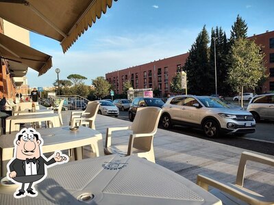 Dai un'occhiata agli interni di Bar Tavola Calda