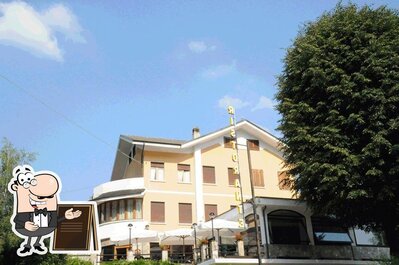 Curiosa tra l'area esterna di Albergo Bar Ristorante La Pineta