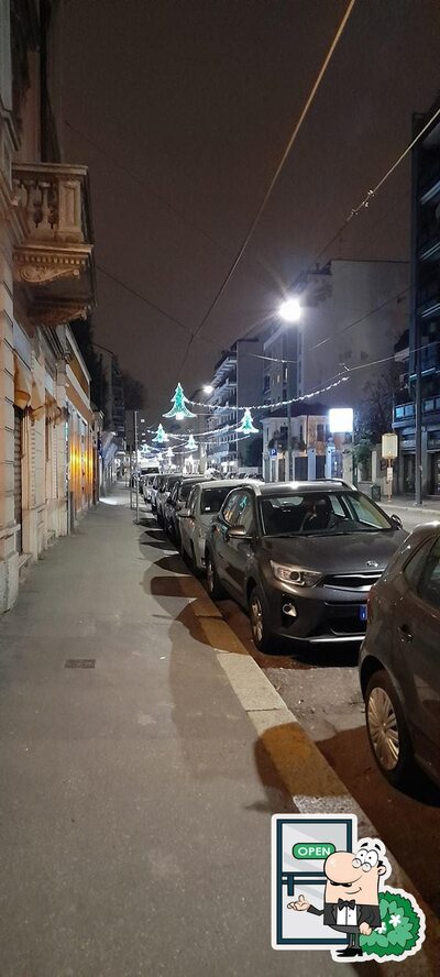 Puoi goderti l'aria fresca da seduto all'esterno di Good Morning Caffè