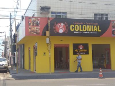 A publicidade apresenta informações sobre o Cafeteria e Lanchonete Colonial