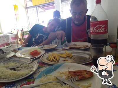 Sente em uma das mesas no Restaurante do Mario