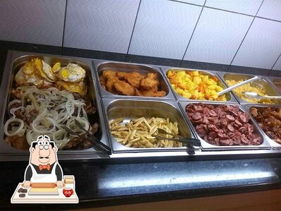 Trevo jr. serve uma escolha de sobremesas