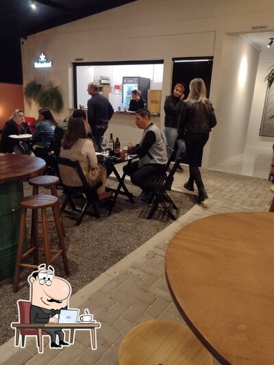 Veja imagens do interior do PÁTIO Street Food