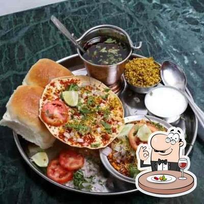 Food at S Kumar Wadewale