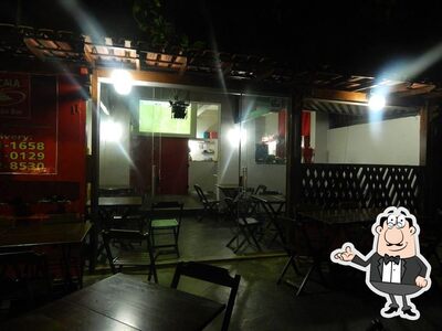 Sente em uma das mesas no Escala Pizza Bar Brasília de Minas MG