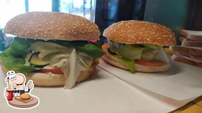 Concediti un bell'hamburger alla pizzeria Pizzeria da Angio'
