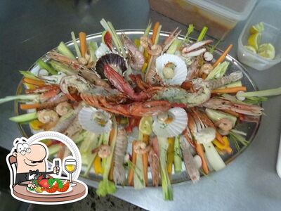 Gli ospiti di Bar Ristorante Pizzeria Camping Romea possono provare diversi piatti di mare