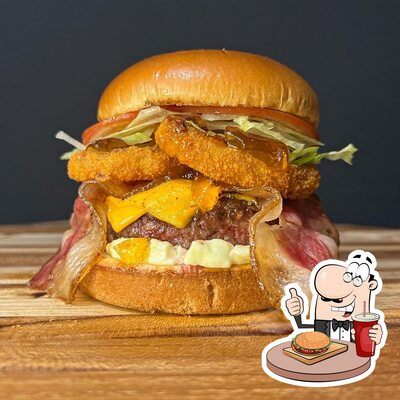 Peça um dos hambúrgueres servidos no Jacomite Burger - Colombo