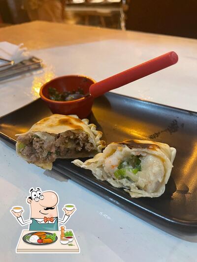 Platos en Três Empanadas