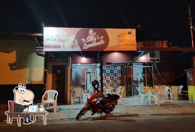 O interior do Sollys Lanches