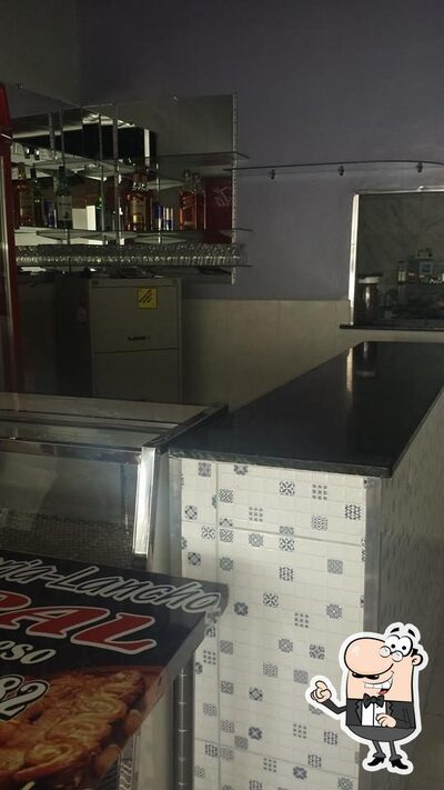 Sente em uma das mesas no Restaurante Central Tauá CE