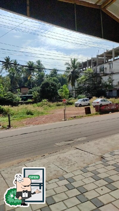 Check out how Karotie Mess looks outside