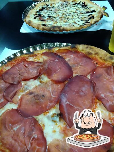Ordina una pizza alla pizzeria Da Tommy