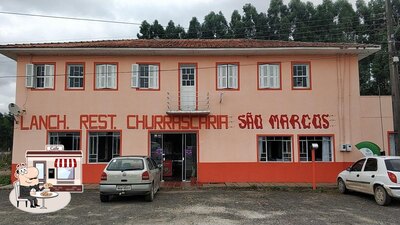 a área exterior é uma característica importante do Restaurante São Marcos