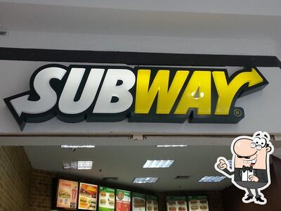 Veja imagens do exterior do Subway