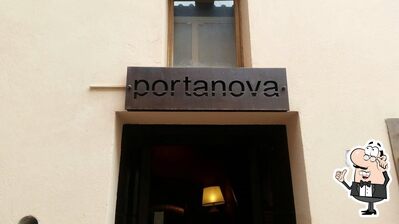 Installez-vous à l'une des tables de Portanova