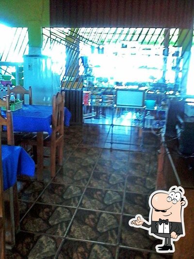Sente em uma das mesas no Churrascaria da Glória