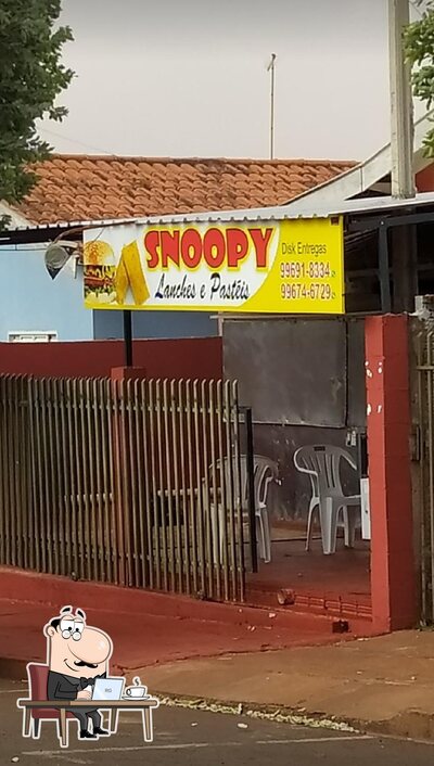 Veja imagens do interior do Snoopy Lanches e Pastéis
