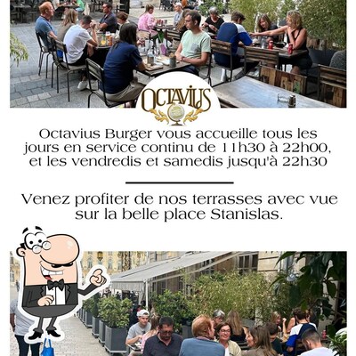 Installez-vous à l'une des tables de OCTAVIUS