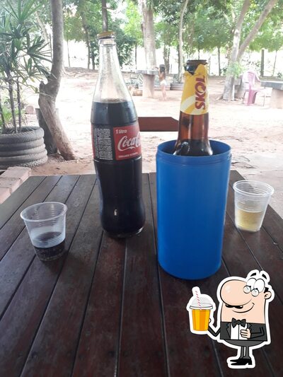 Desfrute de um drinque no Bar Do Pai Vei