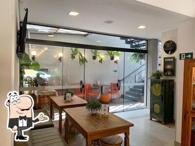 Veja imagens do interior do Jockey Café e Bar
