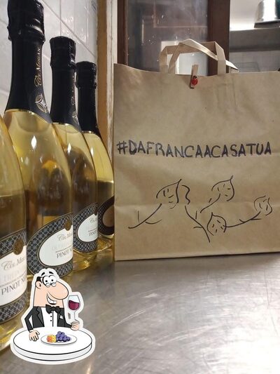 È gradevole godersi un bicchiere di vino al ristorante Trattoria da Franca