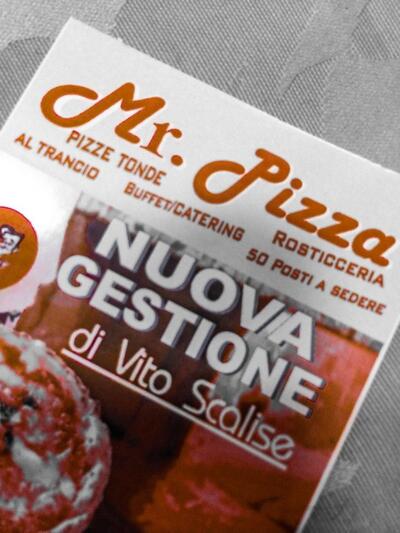 La pubblicità contiene informazioni su Mr. Pizza