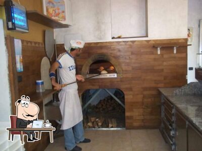 Siediti a un tavolo di Pizzeria Tito