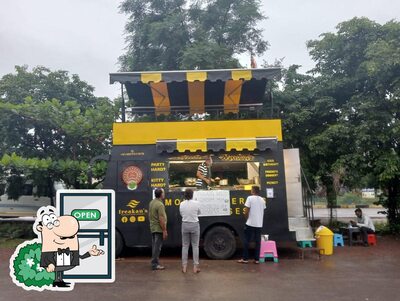 The outside area is an important feature of Freakan Food