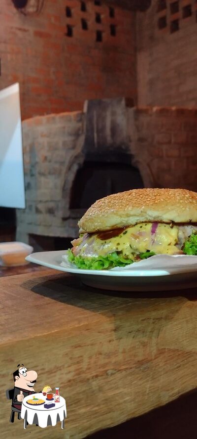 Deguste um dos hambúrgueres servidos no Chefia Burger