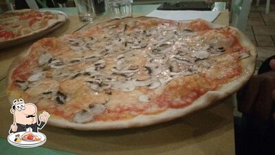 A Almacrì, vous pouvez commander des pizzas
