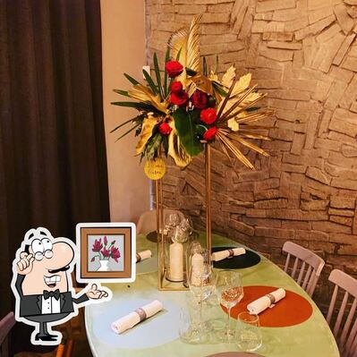 Dai un'occhiata agli interni di Cibo Bistrot