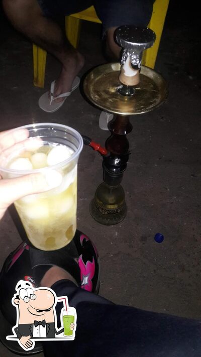 Desfrute de um drinque no Balbuena Conveniencia