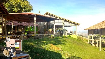 Desfrute da vista da área externa do Restaurante Alto da Serra