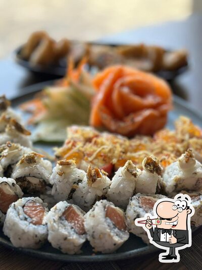 Presenteie-se com sushi no Zama Sushi