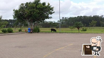Desfrute da vista do exterior Doces Maquiné