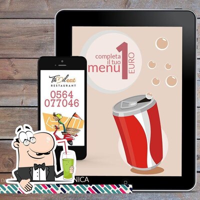 Goditi un drink alla pizzeria Beat'75