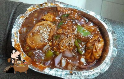 Food at OODLES OF NOODLES