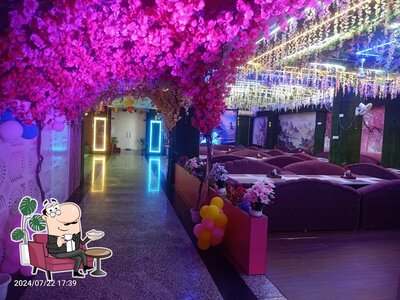 Check out how CAFE GREEN looks inside